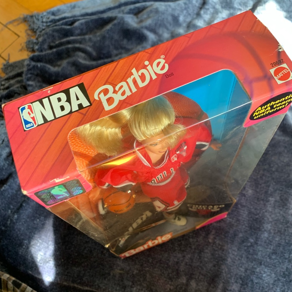 NBA Chicago Bulls 1998 Barbie Doll Collectible,  New in the box.